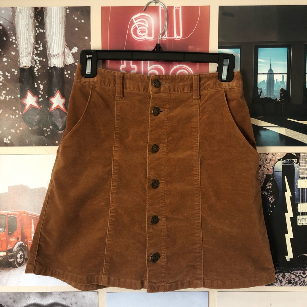 S Suede Skirt With Buttons and Pockets